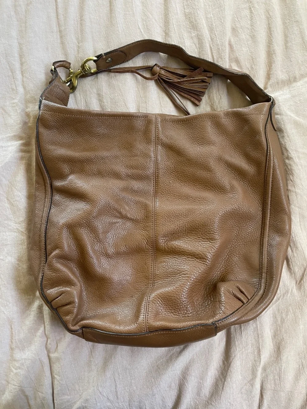 Coach F23309 Avery Leather Hobo Shoulder Bag